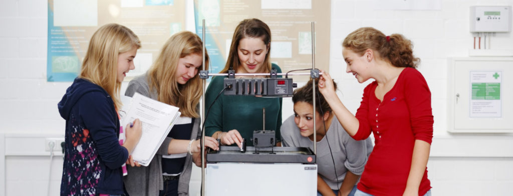 Herbst in der JuniorUni: Kreativität trifft Elektronik – Bring deine LED-Karte zum Leuchten