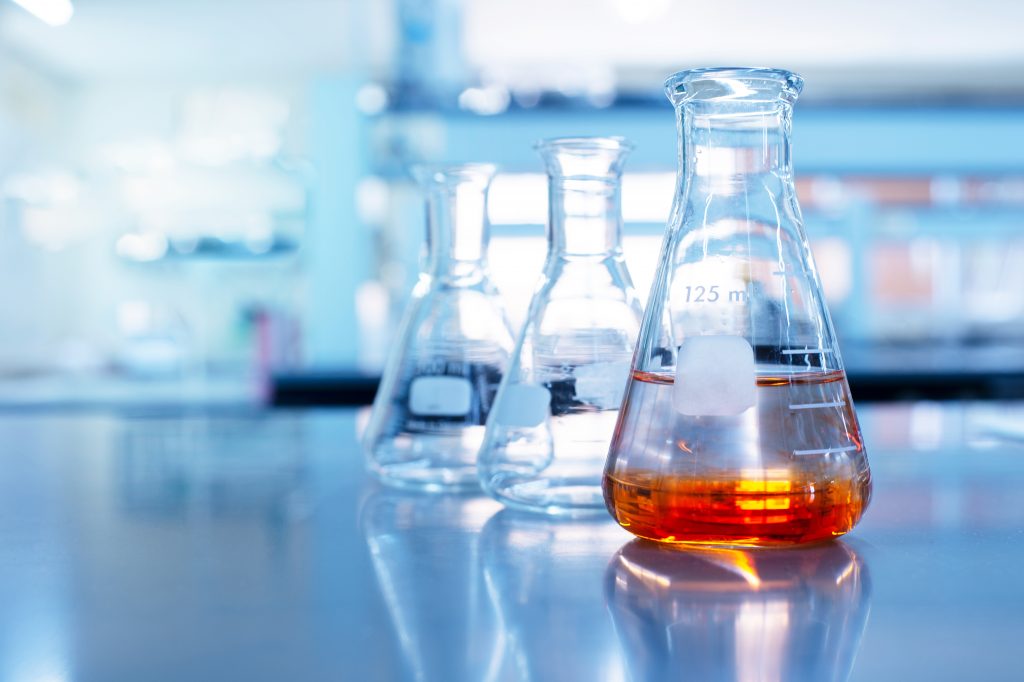 Herbst in der JuniorUni: Farbenzauber mit Rotkohl – Chemie entdecken und Seife selber machen